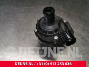 Used Additional water pump Mercedes Vito Tourer (447.7) 2.2 114 CDI 16V Price € 18,15 Inclusive VAT offered by van Deijne Onderdelen Uden B.V.