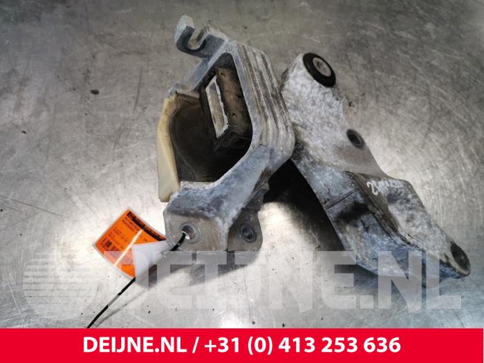 Used Engine mount Mercedes Vito (447.6) 1.6 111 CDI 16V Price € 48,40 Inclusive VAT offered by van Deijne Onderdelen Uden B.V.