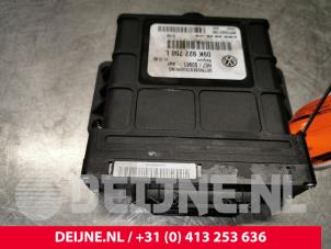 Usados Ordenador de caja automática Volkswagen Transporter T5 2.5 TDi Precio € 151,25 IVA incluido ofrecido por van Deijne Onderdelen Uden B.V.