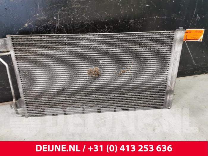 Usagé Condensateur clim Volkswagen Transporter T5 2.5 TDi Prix € 54,45 Prix TTC proposé par van Deijne Onderdelen Uden B.V.