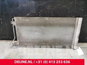 Klima Kondensor van een Volkswagen Transporter T5 2.5 TDi 2007