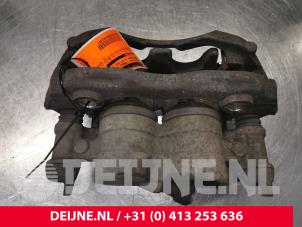 Used Front brake calliper, right Mercedes Vito Tourer (447.7) 2.2 114 CDI 16V Price € 72,60 Inclusive VAT offered by van Deijne Onderdelen Uden B.V.