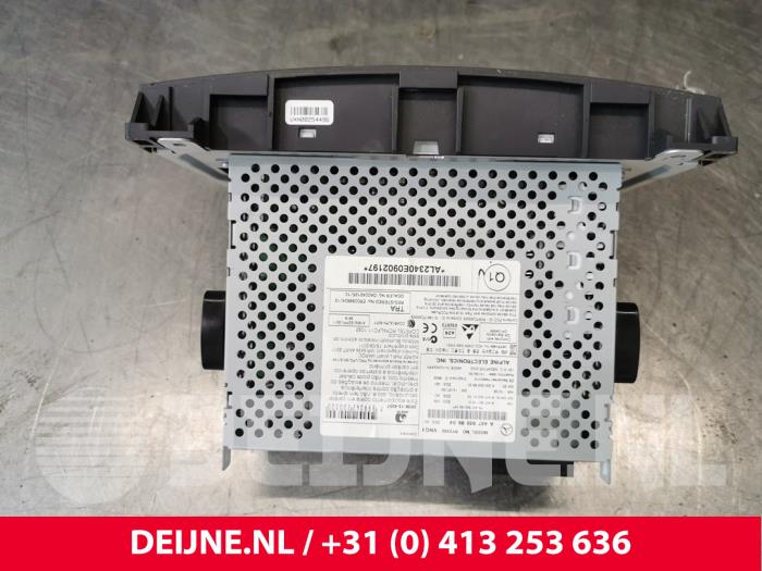 Display Multi Media control unit from a Mercedes-Benz Vito (447.6) 1.6 111 CDI 16V 2014