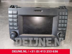 Usagé Display unité de contrôle multi media Mercedes Vito (447.6) 1.6 111 CDI 16V Prix € 242,00 Prix TTC proposé par van Deijne Onderdelen Uden B.V.