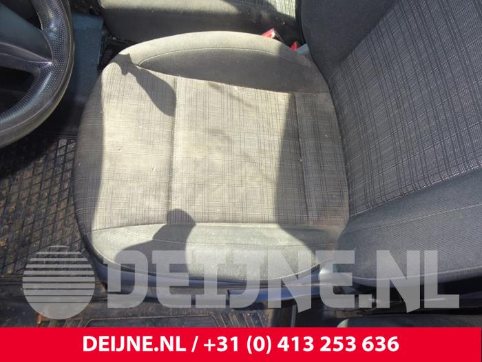 Fotel lewy z Mercedes-Benz Vito (447.6) 1.6 111 CDI 16V 2014