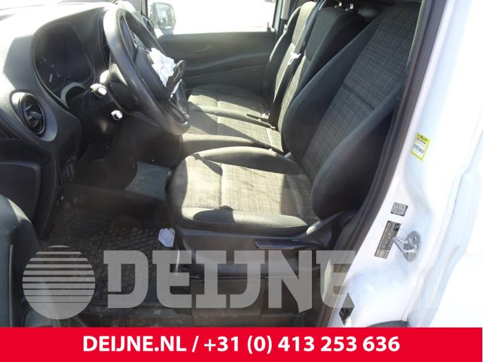 Fotel lewy z Mercedes-Benz Vito (447.6) 1.6 111 CDI 16V 2014