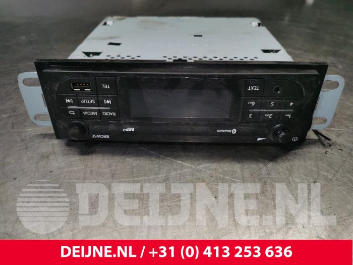 Radio Renault Trafic 1.6 dCi 90 - 281151657R VISTEON