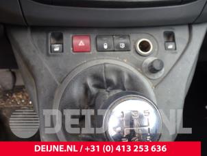 Usagé Commutateur vitre électrique Citroen Berlingo 1.6 HDI 16V 90 Prix sur demande proposé par van Deijne Onderdelen Uden B.V.