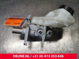 Używane Glówny cylinder hamulcowy Volvo V70 (BW) 2.4 D 20V Cena € 50,00 Procedura marży oferowane przez van Deijne Onderdelen Uden B.V.