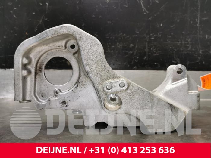 Gebrauchte Dynamostütze unten Volvo V60 I (FW/GW) 2.0 D2 16V Preis € 50,00 Margenregelung angeboten von van Deijne Onderdelen Uden B.V.