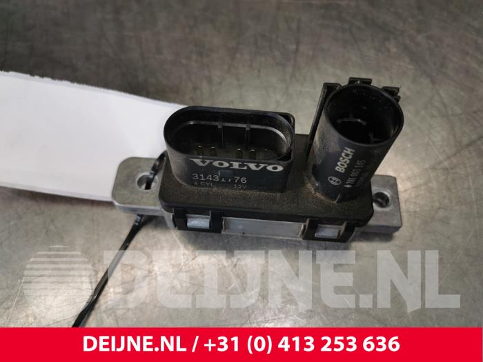 Glow plug relay Volvo V60 I 2.0 D2 16V 31431776