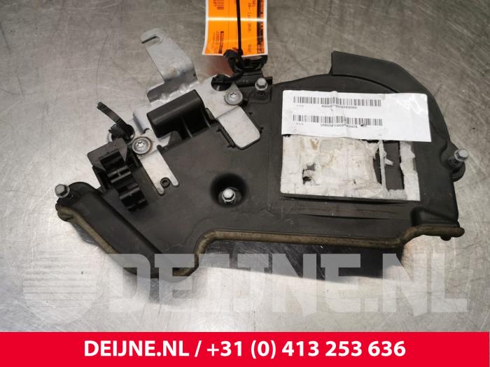Usagé Couvercle de distribution Peugeot Expert (V1/VA/VB/VE/VF/VT/VY) 1.6 Blue HDi 95 16V Prix € 24,20 Prix TTC proposé par van Deijne Onderdelen Uden B.V.