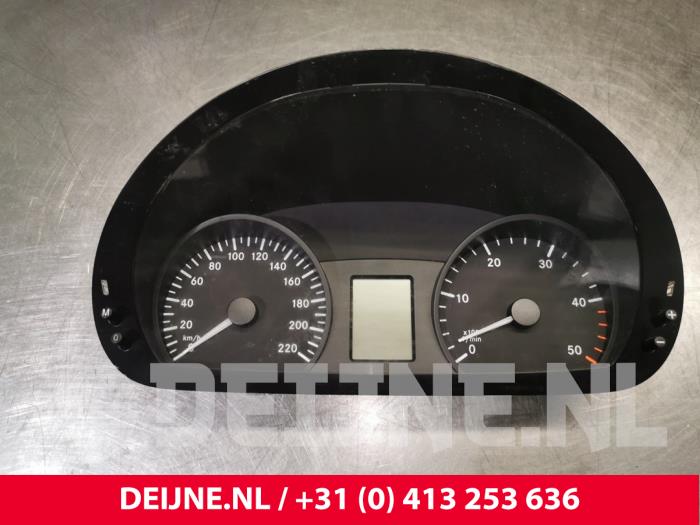 Odometer KM from a Mercedes-Benz Vito (639.6) 2.2 116 CDI 16V Euro 5 2011