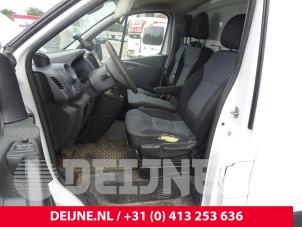 Gebrauchte Sitz links Opel Vivaro 1.6 CDTi BiTurbo Preis auf Anfrage angeboten von van Deijne Onderdelen Uden B.V.