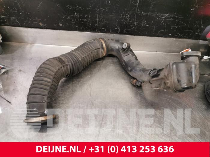 Air intake hose from a Opel Movano 2.3 CDTi 16V FWD 2012