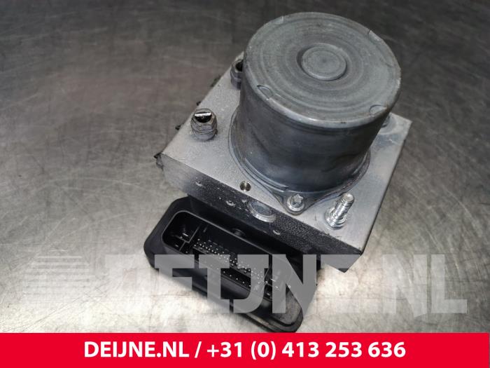 ABS pump from a Volkswagen Crafter (SY) 2.0 TDI 2017