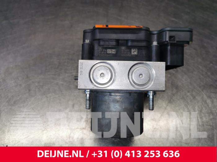 ABS pump from a Volkswagen Crafter (SY) 2.0 TDI 2017