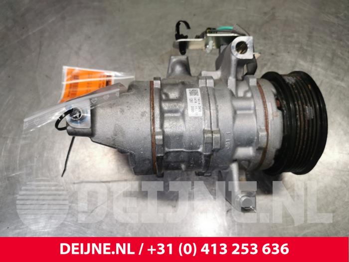 Usagé Pompe clim Ford Transit Courier 1.5 EcoBlue Prix € 151,25 Prix TTC proposé par van Deijne Onderdelen Uden B.V.