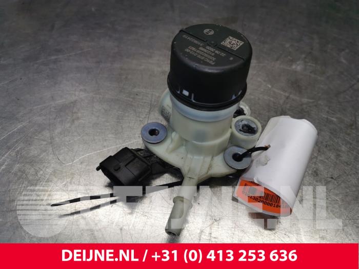 Begagnade AdBlue-pump Ford Transit Courier 1.5 EcoBlue Pris € 181,50 Inklusive moms erbjuds av van Deijne Onderdelen Uden B.V.