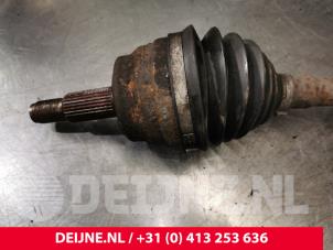 Used Front drive shaft, right Renault Master III (FD/HD) 2.2 dCi 16V Price on request offered by van Deijne Onderdelen Uden B.V.