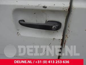 Używane Uchwyt drzwi lewych przednich wersja 4-drzwiowa Volkswagen LT I 2.4 D 28/31/35 Cena € 36,30 Z VAT oferowane przez van Deijne Onderdelen Uden B.V.