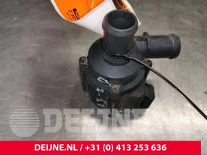 Used Additional water pump Volkswagen Crafter (SY) 2.0 TDI Price € 48,40 Inclusive VAT offered by van Deijne Onderdelen Uden B.V.