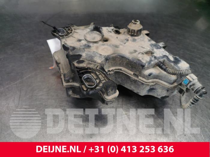 Additive tank from a Peugeot Expert (VA/VB/VE/VF/VY) 1.6 Blue HDi 115 2018