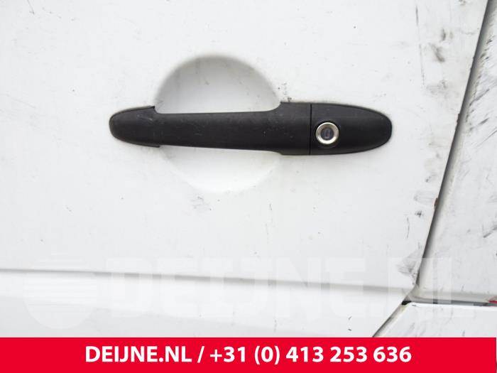 Door handle 2-door, left from a Mercedes-Benz Sprinter 3t (906.61) 209 CDI 16V 2008