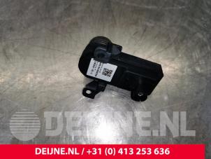 Używane Kamera cofania Tesla Model 3 EV AWD Cena € 182,71 Z VAT oferowane przez van Deijne Onderdelen Uden B.V.