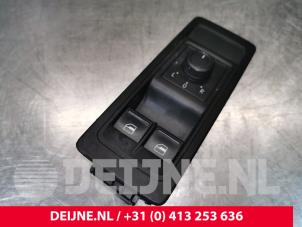 Gebrauchte Elektrisches Fenster Schalter Volkswagen Transporter T6 2.0 TDI DRF Preis € 30,25 Mit Mehrwertsteuer angeboten von van Deijne Onderdelen Uden B.V.