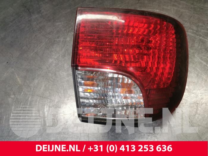 Taillight, left from a Hyundai H-1/H-200 2.5 CRDi Powervan 2005