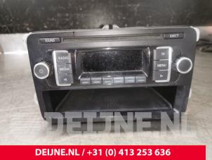 Usagé Radio Volkswagen Caddy III (2KA,2KH,2CA,2CH) 1.6 TDI 16V Prix € 78,65 Prix TTC proposé par van Deijne Onderdelen Uden B.V.