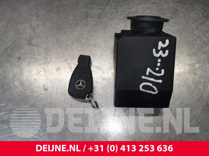 Cerradura de contacto y llave de un Mercedes-Benz Sprinter 5t (906.15/906.25) 515 CDI 16V 2009