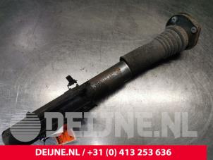 Gebrauchte Stoßdämpfer rechts vorne Volkswagen Crafter 2.5 TDI 30/35/50 Preis € 60,50 Mit Mehrwertsteuer angeboten von van Deijne Onderdelen Uden B.V.