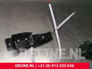 Used Minibus/van rear door lock mechanism Opel Vivaro 1.6 CDTI 95 Euro 6 Price € 72,60 Inclusive VAT offered by van Deijne Onderdelen Uden B.V.