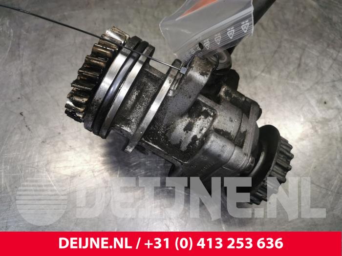Usagé Pompe de direction Volkswagen Transporter/Caravelle T5 2.5 TDi Prix € 121,00 Prix TTC proposé par van Deijne Onderdelen Uden B.V.