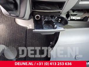 Używane Uchwyt na kubek Mercedes Sprinter 3,5t (906.63) 316 CDI 16V Cena na żądanie oferowane przez van Deijne Onderdelen Uden B.V.