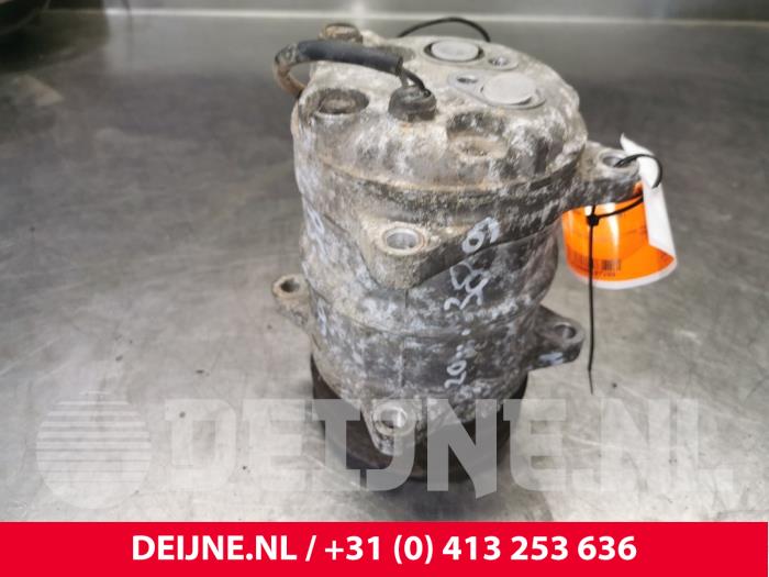 Air conditioning pump from a Volvo 850 Estate 2.5i 10V 1996