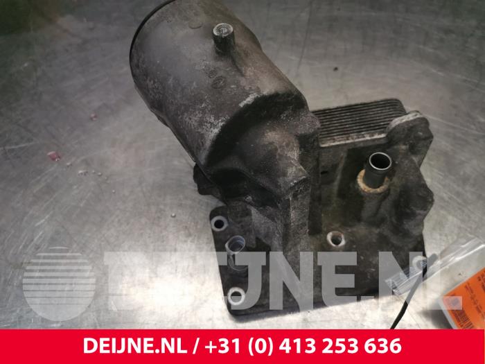 Gebrauchte Ölfiltergehäuse Volkswagen Multivan T5 (7E/7HC/7HF/7HM) 2.5 TDi Preis € 84,70 Mit Mehrwertsteuer angeboten von van Deijne Onderdelen Uden B.V.