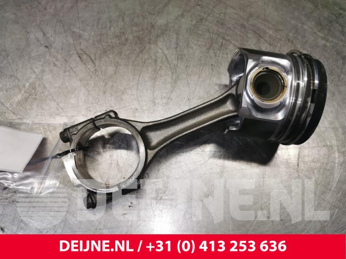 Usados Pistón Volkswagen Multivan T5 (7E/7HC/7HF/7HM) 2.5 TDi Precio € 96,80 IVA incluido ofrecido por van Deijne Onderdelen Uden B.V.