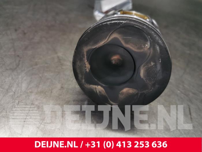 Piston d'un Volkswagen Multivan T5 (7E/7HC/7HF/7HM) 2.5 TDi 2007