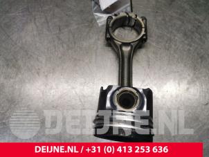 Piston d'un Volkswagen Multivan T5 (7E/7HC/7HF/7HM) 2.5 TDi 2007