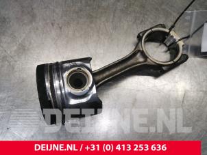 Piston d'un Volkswagen Multivan T5 (7E/7HC/7HF/7HM) 2.5 TDi 2007