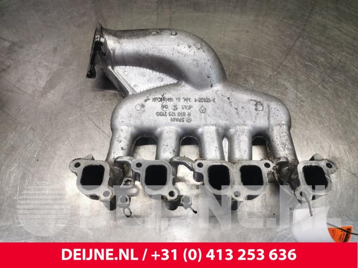 Usados Colector de admisión Volkswagen Multivan T5 (7E/7HC/7HF/7HM) 2.5 TDi Precio € 90,75 IVA incluido ofrecido por van Deijne Onderdelen Uden B.V.