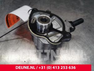 Usados Bomba de vacío (diésel) Mercedes Sprinter 5t (906.15/906.25) 513 CDI 16V Precio € 90,75 IVA incluido ofrecido por van Deijne Onderdelen Uden B.V.