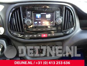 Usados Controlador de pantalla multimedia Fiat Doblo Cargo (263) 1.6 D Multijet Precio de solicitud ofrecido por van Deijne Onderdelen Uden B.V.