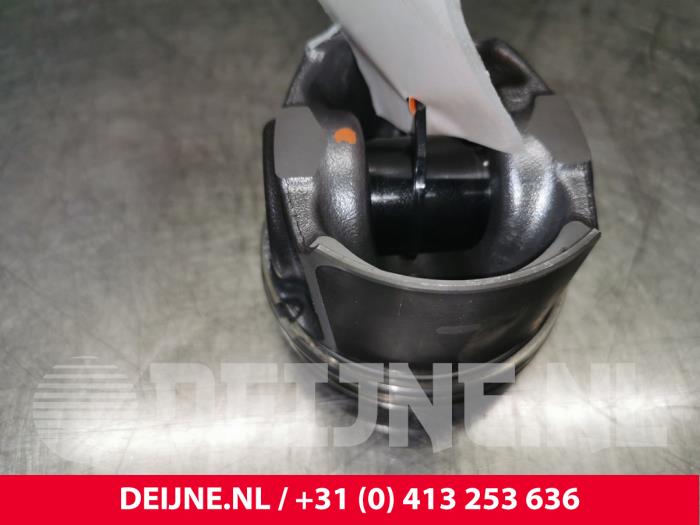 Usados Pistón Fiat Ducato Precio € 90,75 IVA incluido ofrecido por van Deijne Onderdelen Uden B.V.