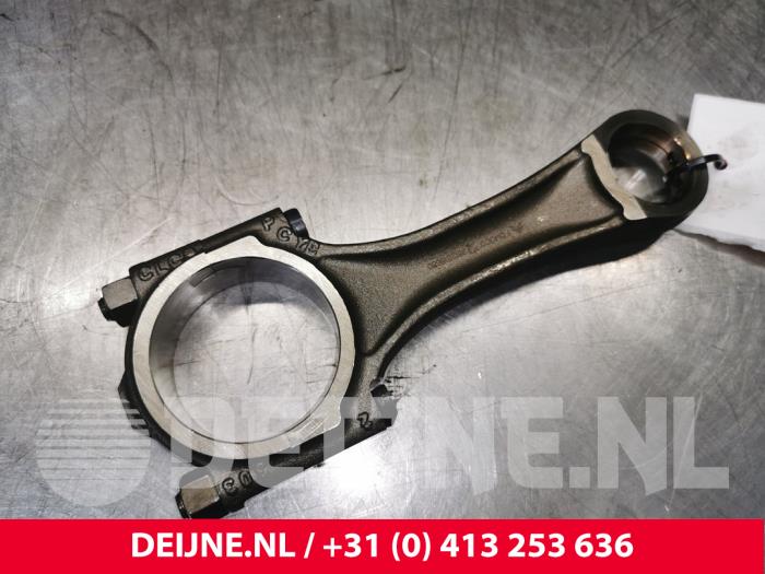 Usagé Bielle Fiat Ducato Prix € 60,50 Prix TTC proposé par van Deijne Onderdelen Uden B.V.