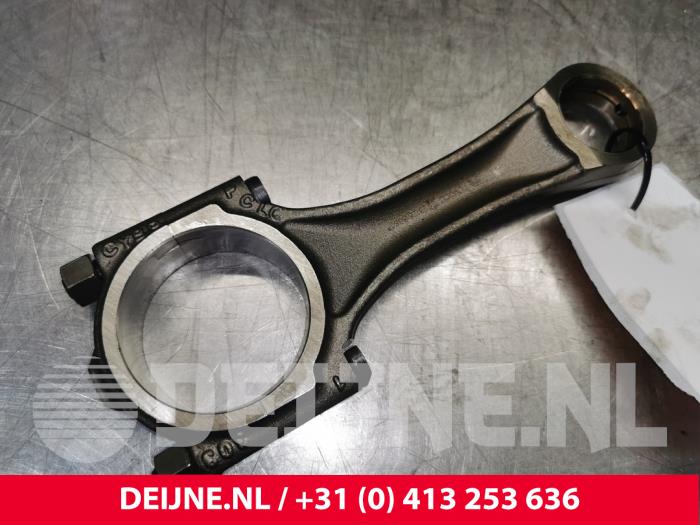 Usagé Bielle Fiat Ducato Prix € 60,50 Prix TTC proposé par van Deijne Onderdelen Uden B.V.