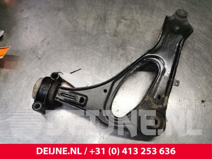 Front lower wishbone, right from a Mercedes-Benz Vito (447.6) 1.6 109 CDI 16V 2018